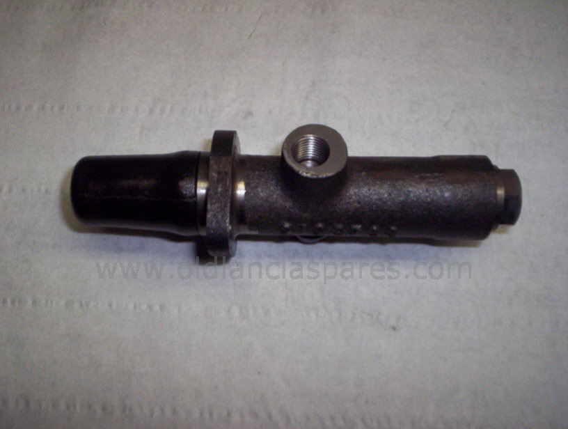 81702132 - Clutch master cylinder