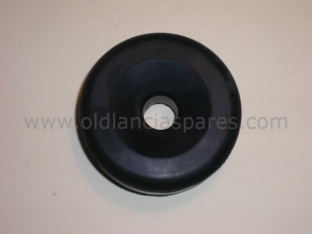 82126943 - Rubber gear support