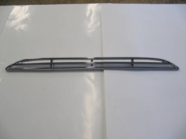 82225875 - front bonnet grille