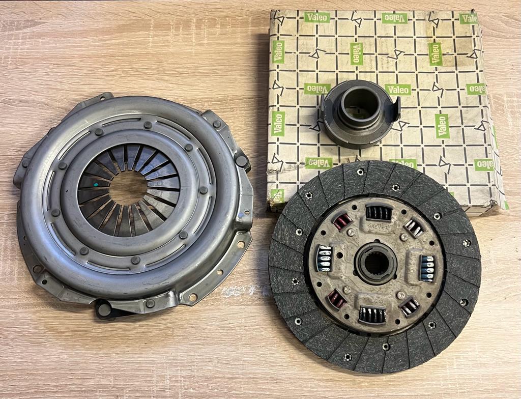 CAV1557 - complete clutch kit for Lancia Gamma 2000 and 2500 early models, diameter 215 mm.