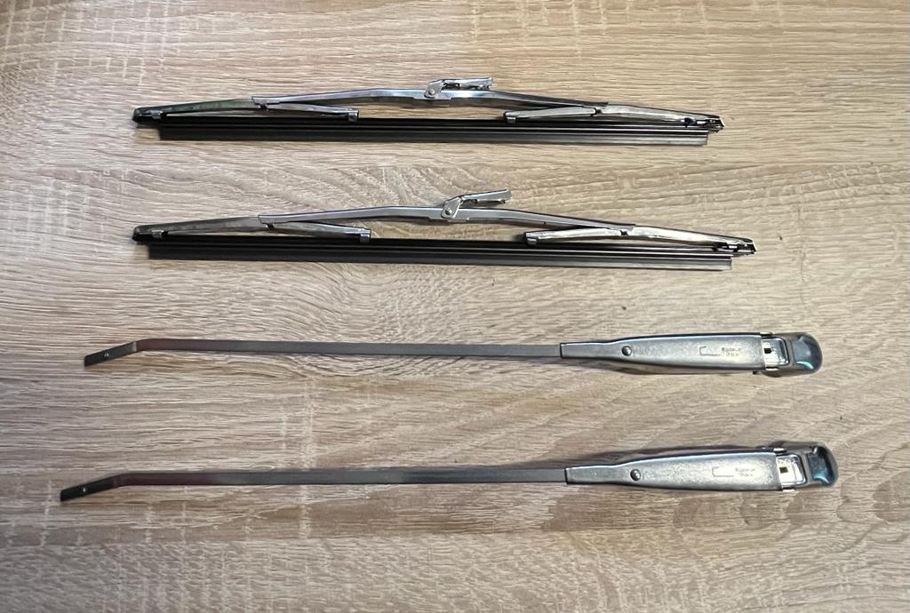 CAV662 - Set of wiper blades + w. arms for Lancia Flaminia all models.
