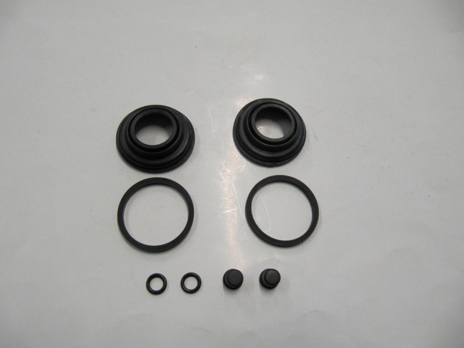 82303072 - KIT GOMMINI PINZE FRENO POST