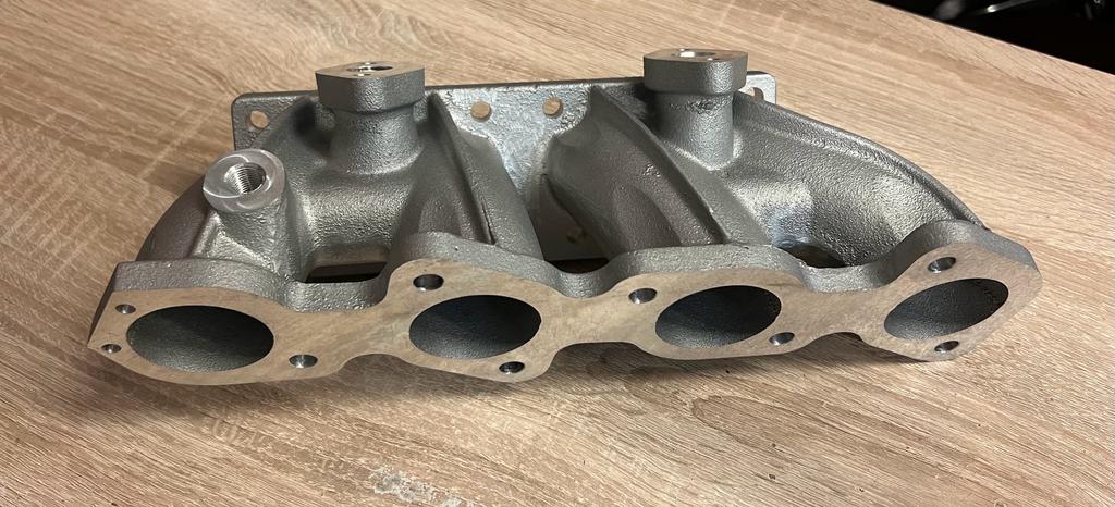 Collettore aspirazione corsa Fulvia 1300-1600. Adatto per montare carburatori 45mm su modelli 1300 senza cambiare calotta spinterogeno.