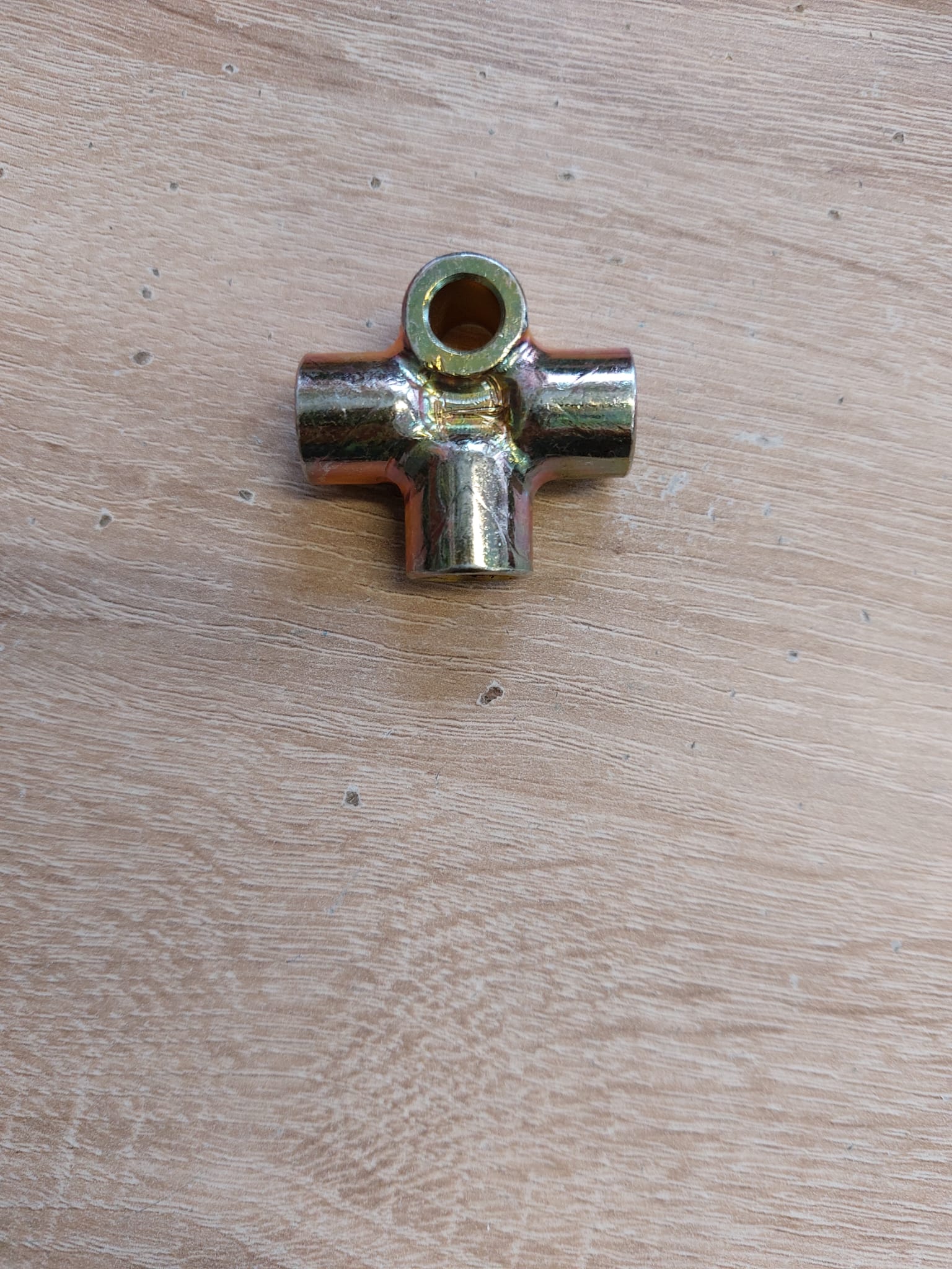 RACCORDO TRE VIE ANT B20 SERIE 5-6 
FILETTI 12 X 1,5