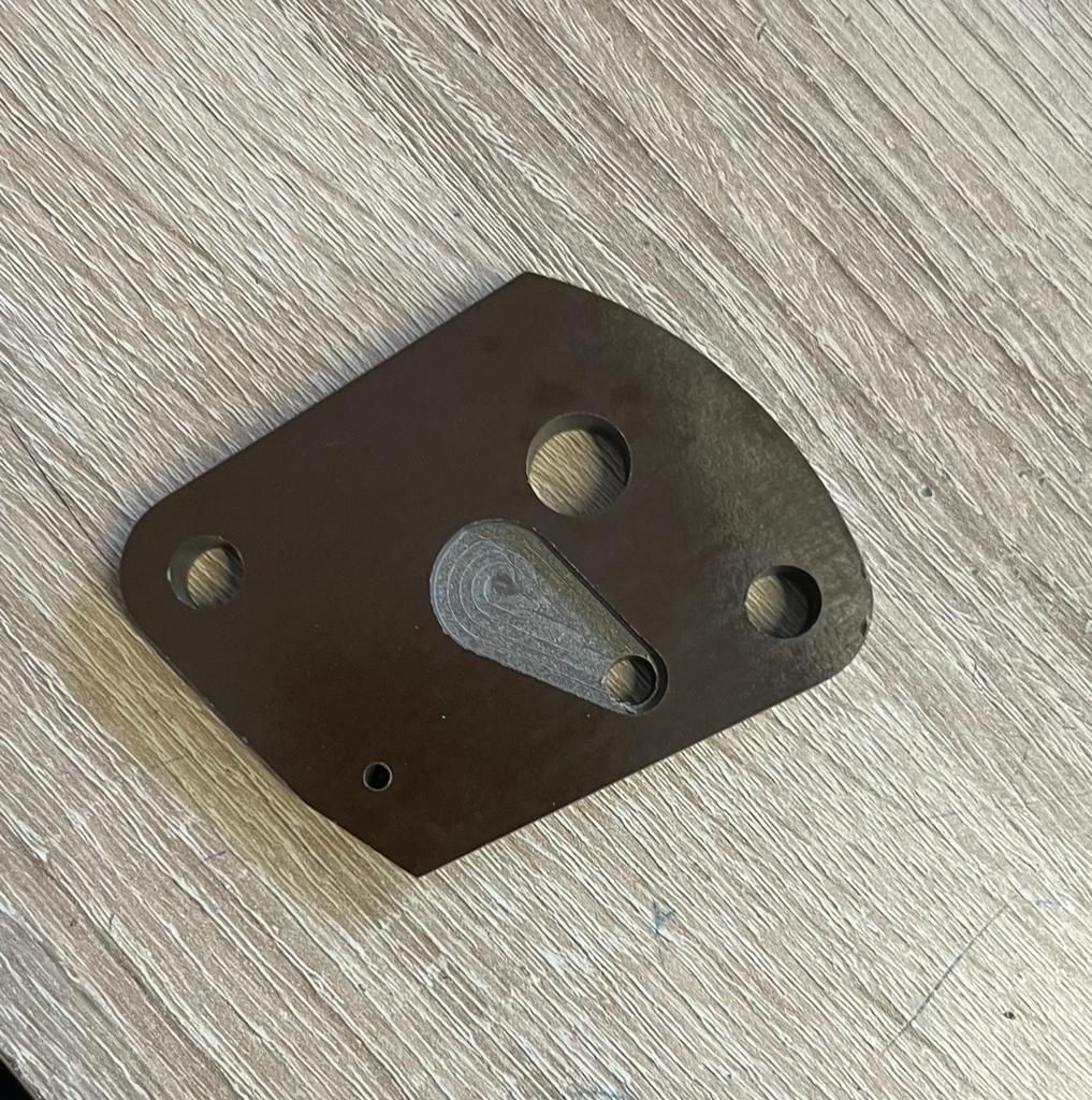 DISTANZIALE TERMICO POMPA BENZINA MCCANICA IN BACHELITE